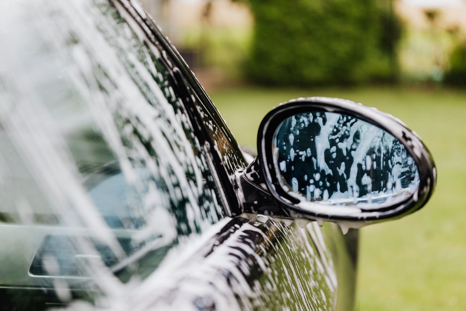 Ručno pranje automobila aktivnom pjenom u Autopraoni Blue, Pula